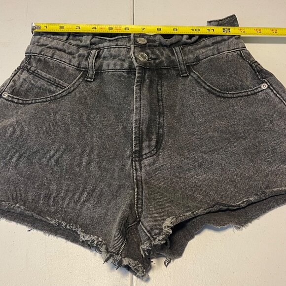 Zoe High-Waisted Black Denim Frayed Hem Distressed Shorts Size 5 - Picture 5 of 7